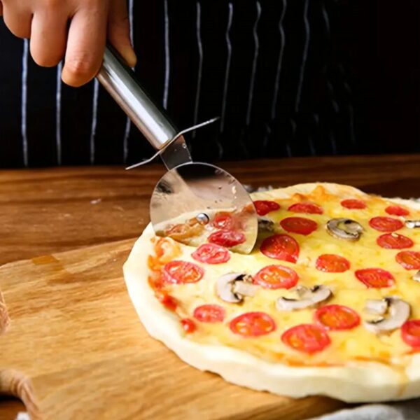 TAGLIAPIZZA 20CMXDIAM.6,5CM INOX  DAILY HOME - immagine 3